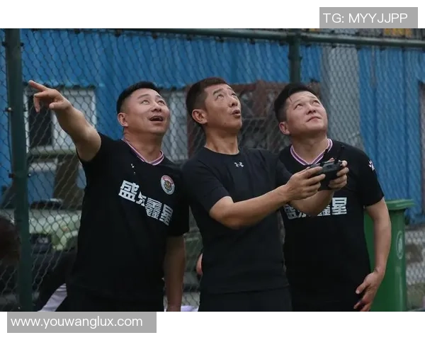 成都足球队挑战赛点评：团队协作展现出色战斗力与默契配合