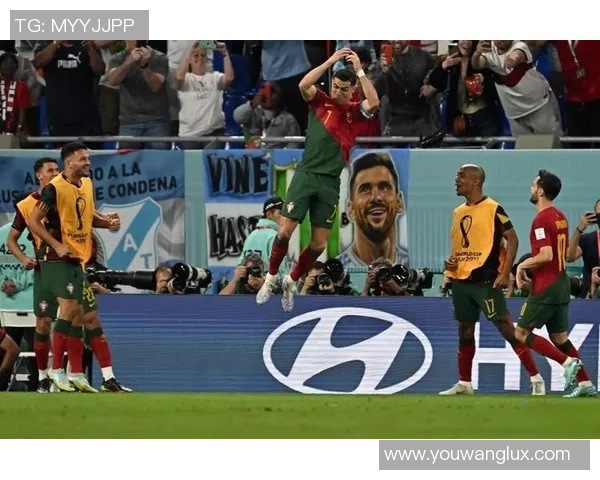 昔日足球巨星同框合影重温辉煌岁月与激情瞬间 昔日足球巨星同框合影重温辉煌岁月与激情瞬间